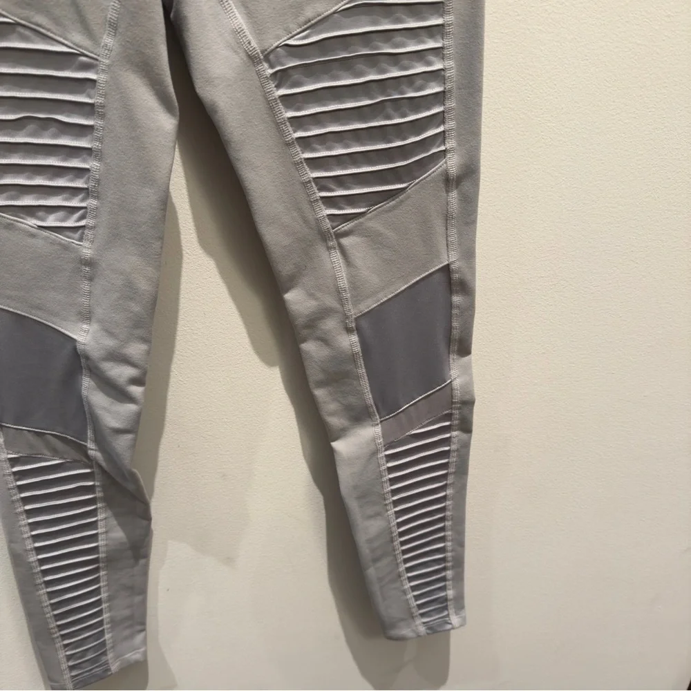 Alo Yoga Light Gray High Waist Motto Leggings Size Small